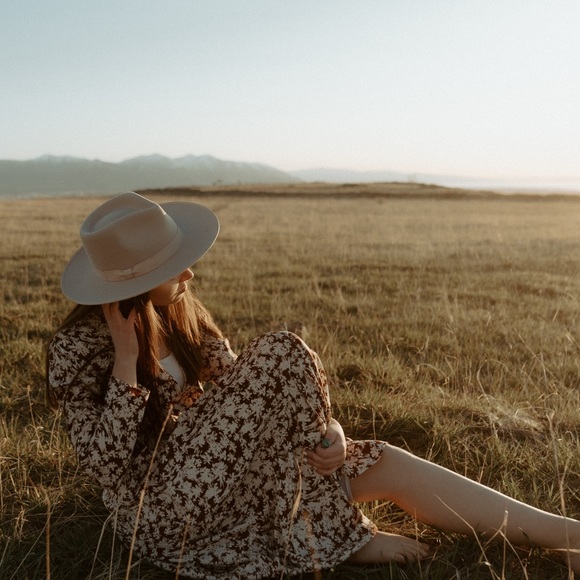 Meet your Posher, Allison - Picture 1 of 1